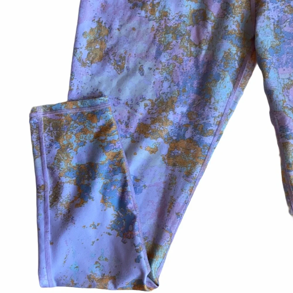 Fabletics High-Waisted Printed PowerHold® Legging - Picture 5 of 7